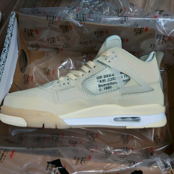 Offwhite jordan 4 size 10 selling in canada only - Picture 1 of 3